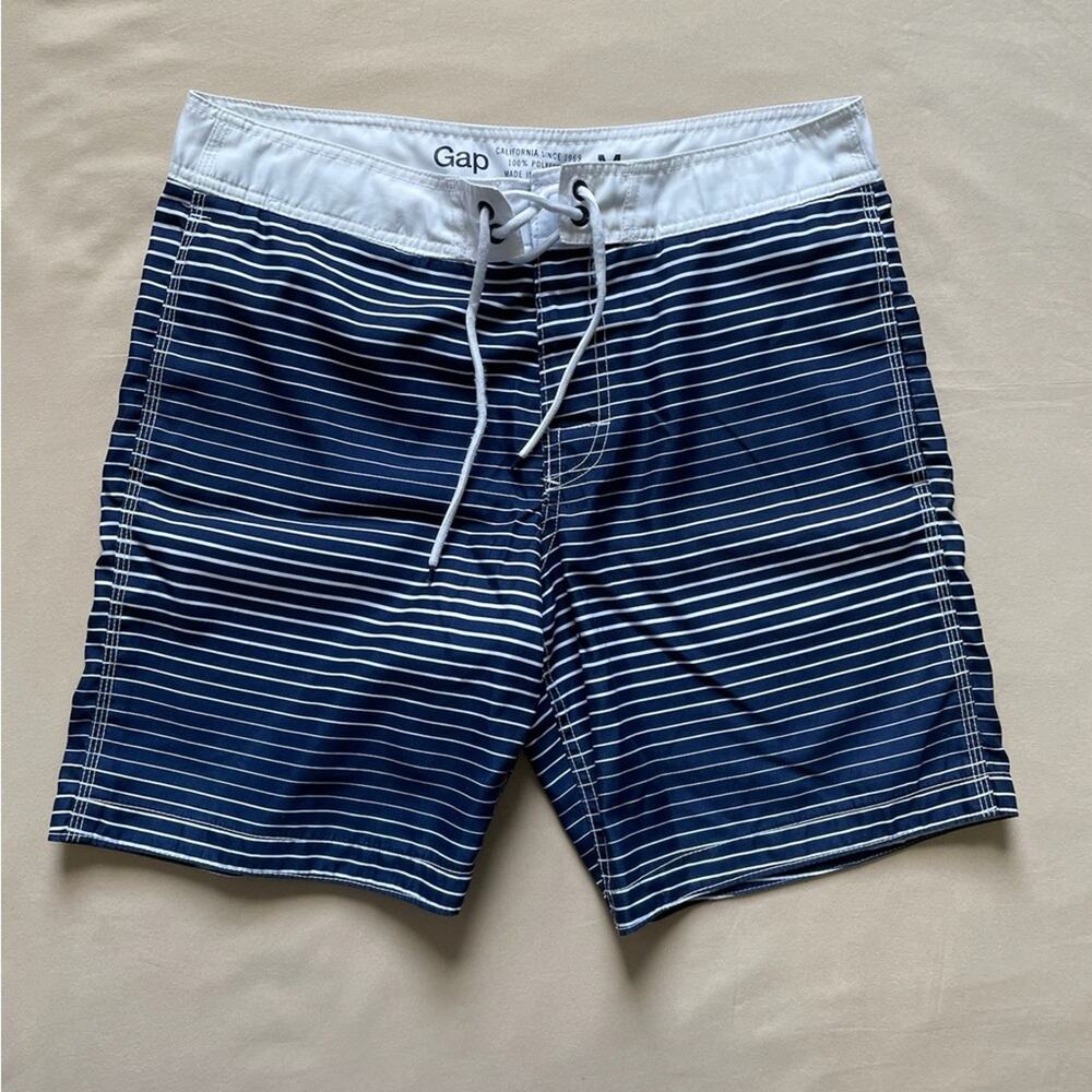Gap Men’s Navy Blue and White Striped Board Shorts Size Medium